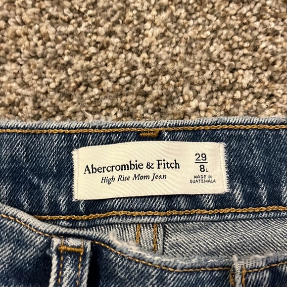 Abercrombie and fitch high rise mom jeans - Picture 3 of 3